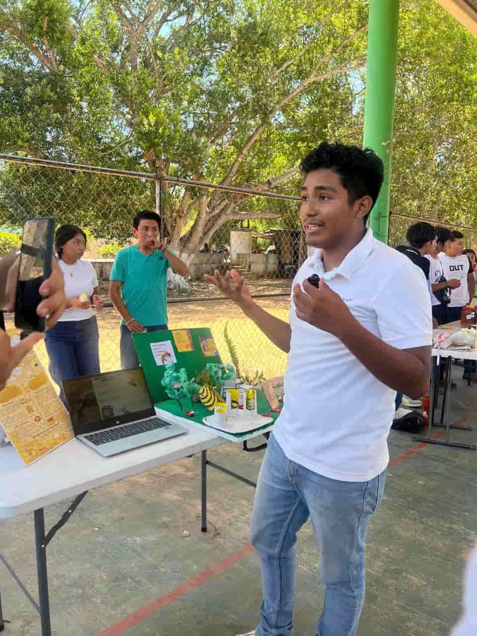 Presencia en escuelas y exposiciones